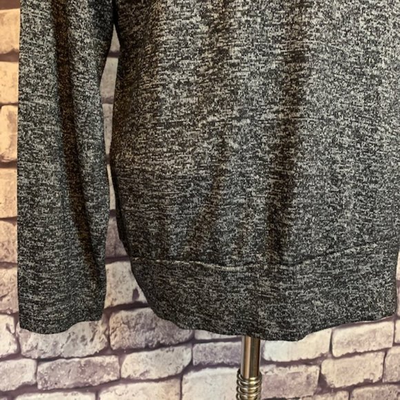 Ivy Ridge Black & Gray Top W/ lace Detail - Picture 10 of 11